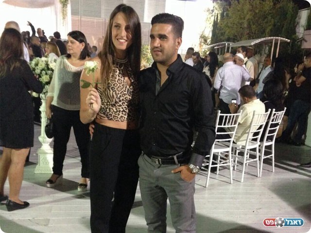 מרוצה מהמקום בו הוא נמצא. אלון והצמודה, מאור 